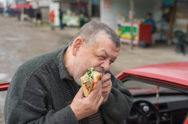 年长的白人图片下载
