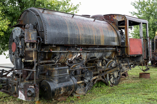 非常古老的黑色火车引擎图片下载