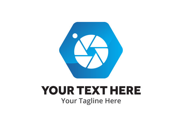 简单的相机标志创意设计在平面风格与颜色。相机标志创意设计的应用程序和企业图片下载