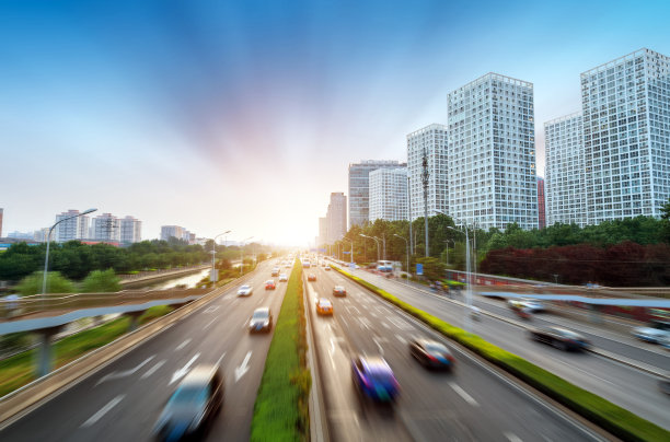 城市的街道和汽车图片下载