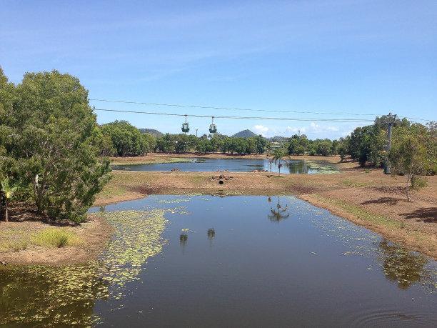 澳大利亚昆士兰州一个古老的传统村庄里的缆车图片下载