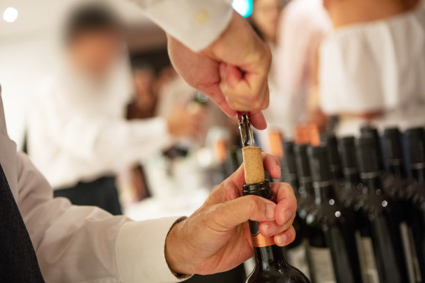 激化酒瓶图片下载