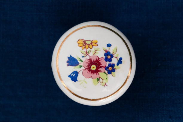 衣柜装饰，陶瓷手柄图片下载