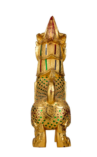 金狮雕像孤立与白色背景图片下载