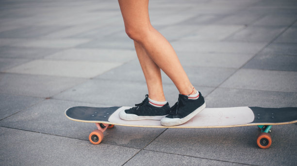 女人滑板图片下载