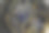 一个古老的模拟自动上弦手表的内部机制的特写图片下载