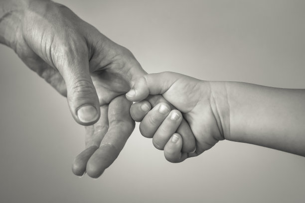 育儿。照顾孩子的概念。图片下载