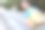 一名男子用带舷窗的背包装他的宠物图片下载