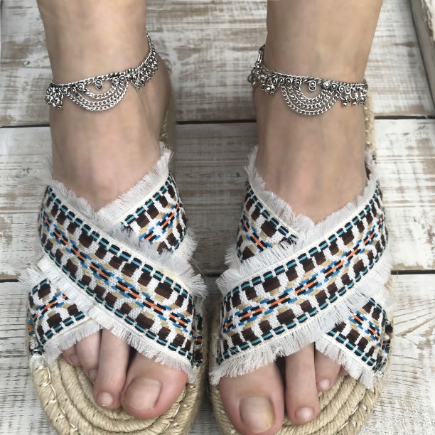 印度的银脚镯图片下载