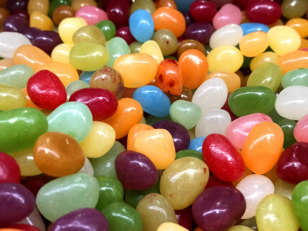 松散的彩虹彩色糖豆糖果糖果糖果糖果正在传统的英国糖果店出售图片和混合，彩色糖豆混合，准备购买和吃在电影院不健康的旅行图片下载