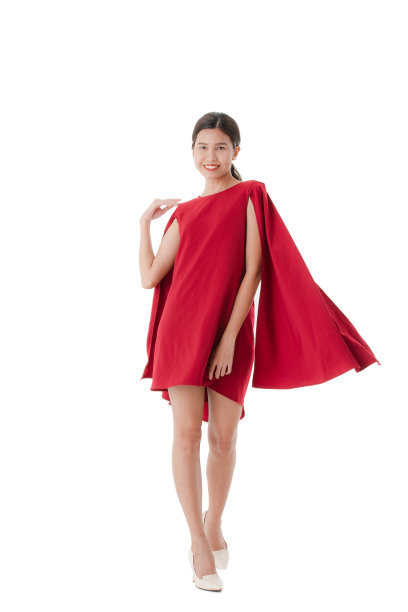 穿红衣服的年轻女士图片下载