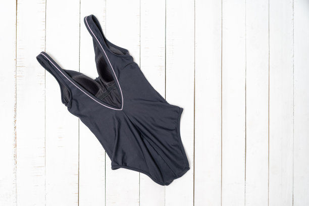 灰色泳衣，白色背景，后视图。时尚的概念图片下载