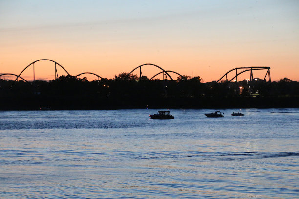 蒙特利尔游乐场骑图片下载