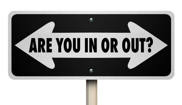 你是在或退出选择箭头道路标志3d插图图片下载