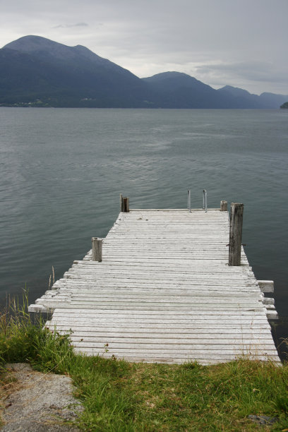 海上的木码头图片下载