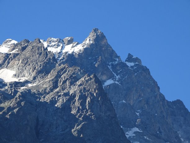 埃克林山丘的坟墓在中间的拉梅杰图片下载
