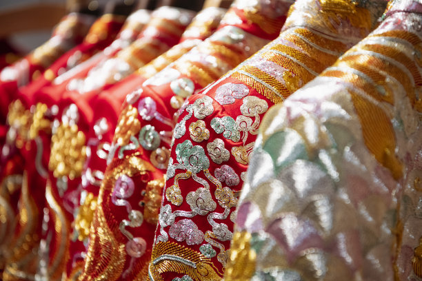 中国传统刺绣婚纱上衣细节图片下载