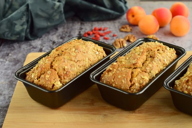 自制杏、枸杞、核桃、燕麦面包图片下载