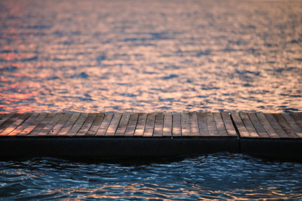 日落和海与木制码头图片下载