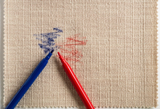 用彩色铅笔在沙发上画的布料。清洗的概念图片下载