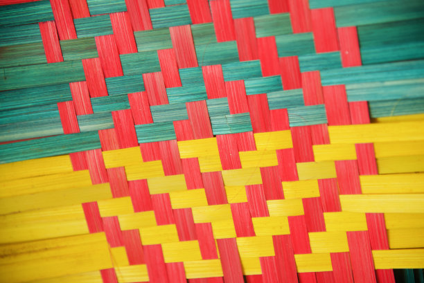 色彩缤纷的竹制工艺品图片下载