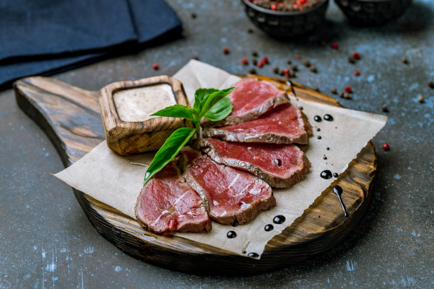切片烤牛肉宏观特写图片下载