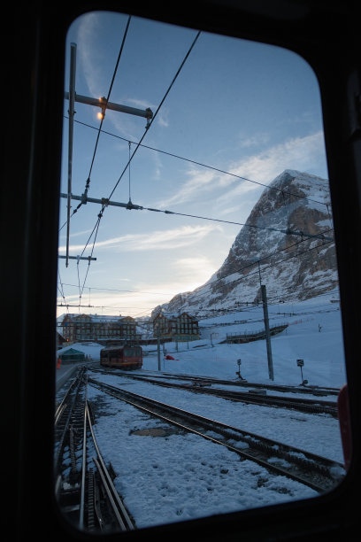 少女峰直达列车窗图片下载