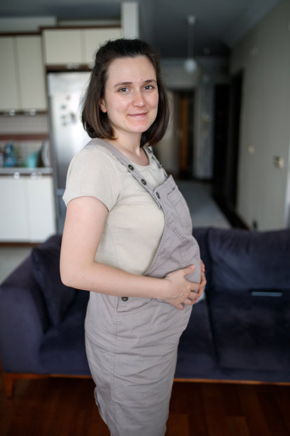 一个孕妇的肖像图片下载