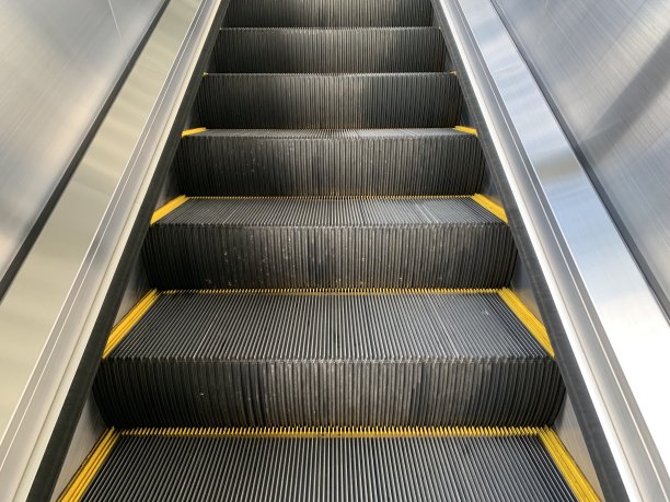 现代自动扶梯电子移动系统，金属线钢图片下载