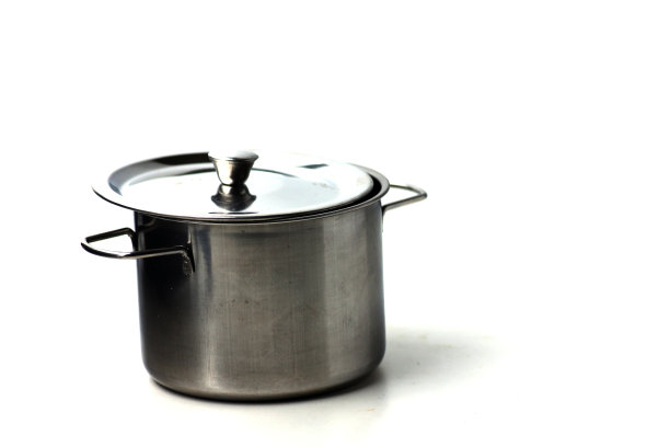金属炖锅孤立在白色背景上图片下载