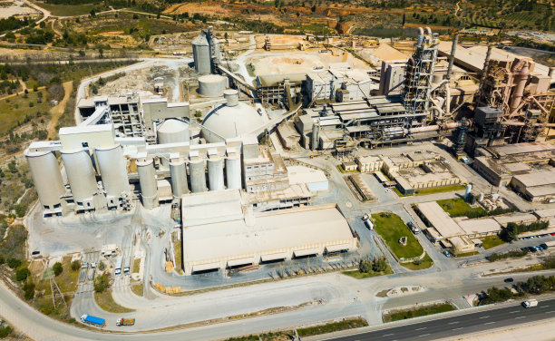 西班牙布诺尔的水泥厂图片下载