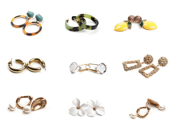 金色耳环孤立在白色背景素材图片