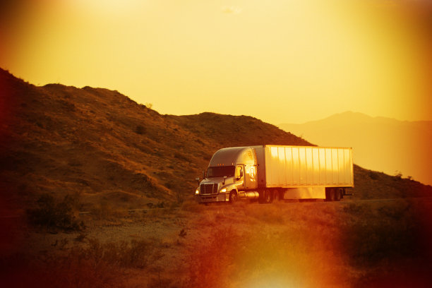 半卡车日落图片下载