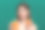 近距离的美丽的年轻女子与明亮的颜色化妆持有橙汁和咬一半的橙子图片下载