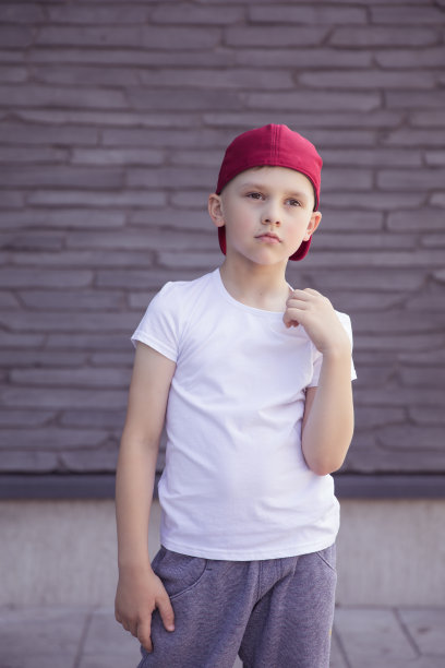 年轻照片男模特摆姿势，时尚肖像图片下载