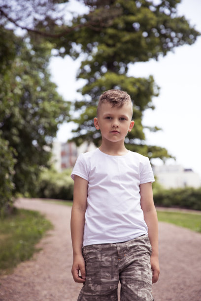 年轻照片男模特摆姿势，时尚肖像图片下载