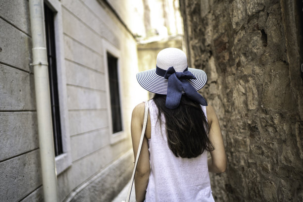 旅游观光城市后视图图片下载