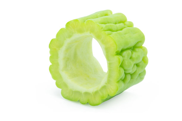 苦瓜切片孤立在白色背景与剪切路径图片下载