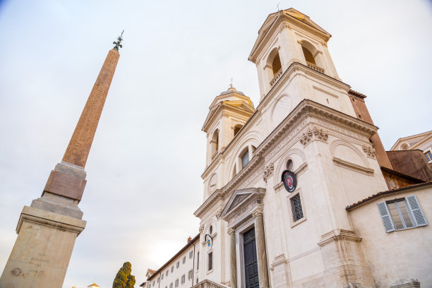 西班牙广场和 Trinita dei Monti 教堂的西班牙阶梯图片下载