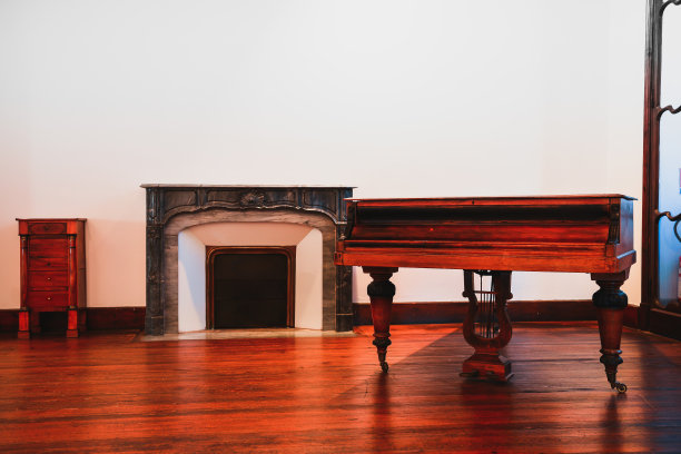 老旧钢琴图片下载