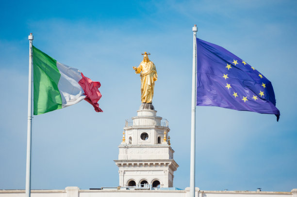欧洲和意大利国旗在罗马，意大利图片下载