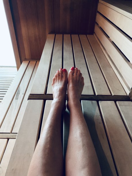 女人的脚在桑拿图片下载