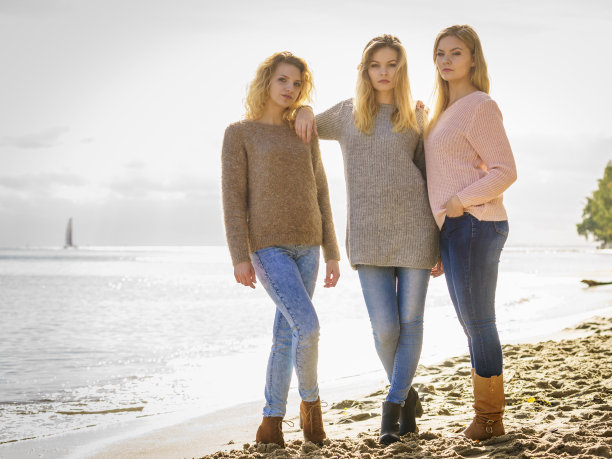 三款时尚户外造型图片下载