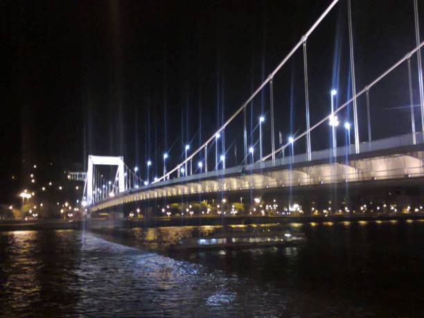 桥畔夜景图片下载