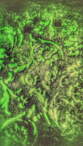 纹理背景派生墙纸。鲜艳的绿色花卉图案和阿拉伯花纹在深色的背景上。图片下载