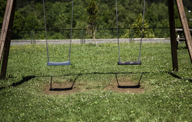 波动在公园图片下载