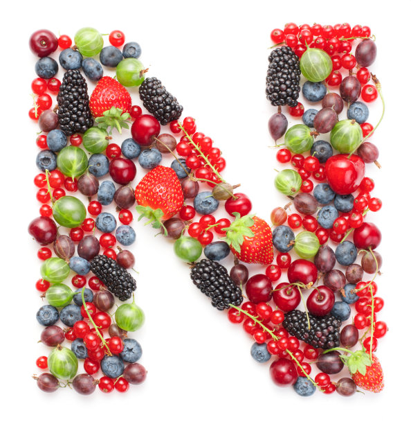 由浆果制成的字母N图片下载