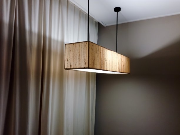 卧室里有一盏漂亮的灯图片下载