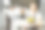 正面的观点有吸引力的女人在汽车服务工作图片下载
