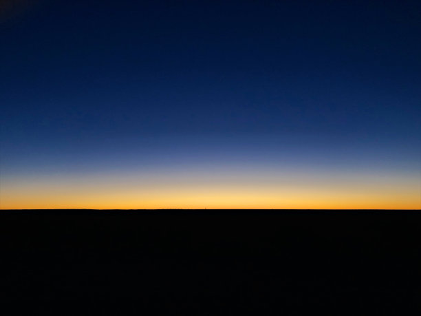 午夜的地平线图片下载